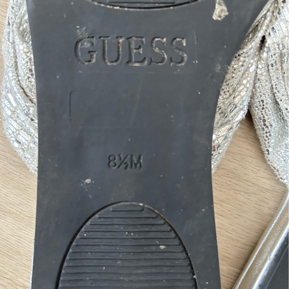 2/$15 🐧 Guess Sparkly Silver Summer Flip Flop Sandals - Picture 2 of 3